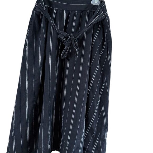 Time and Tru Black A Line Midi Skirt Tie Front - Picture 2 of 9